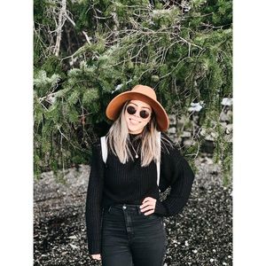 Meet your Posher, Laurel